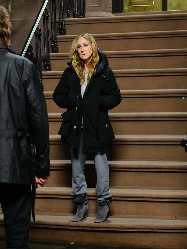 Carrie Bradshaw And Just Like That 2023 Black Jacket