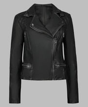Ginny and Georgia S03 Brianne Howey Black Jacket
