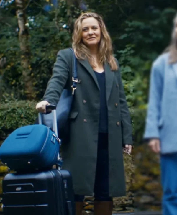 Irish Blood S01 Alicia Silverstone Coat