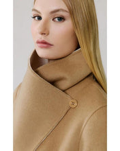 My Life With The Walter Boys S02 Sarah Rafferty Brown Coat