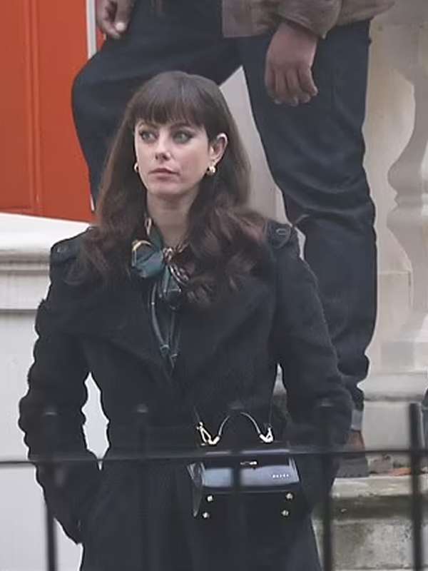 Susie Glass The Gentlemen S01 Black Coat