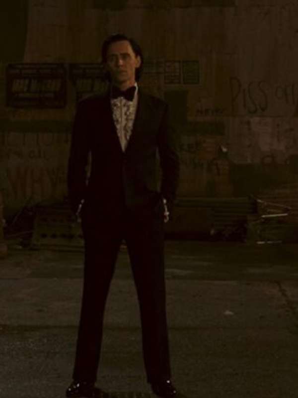 Tom Hiddleston Loki S02 Black Suit